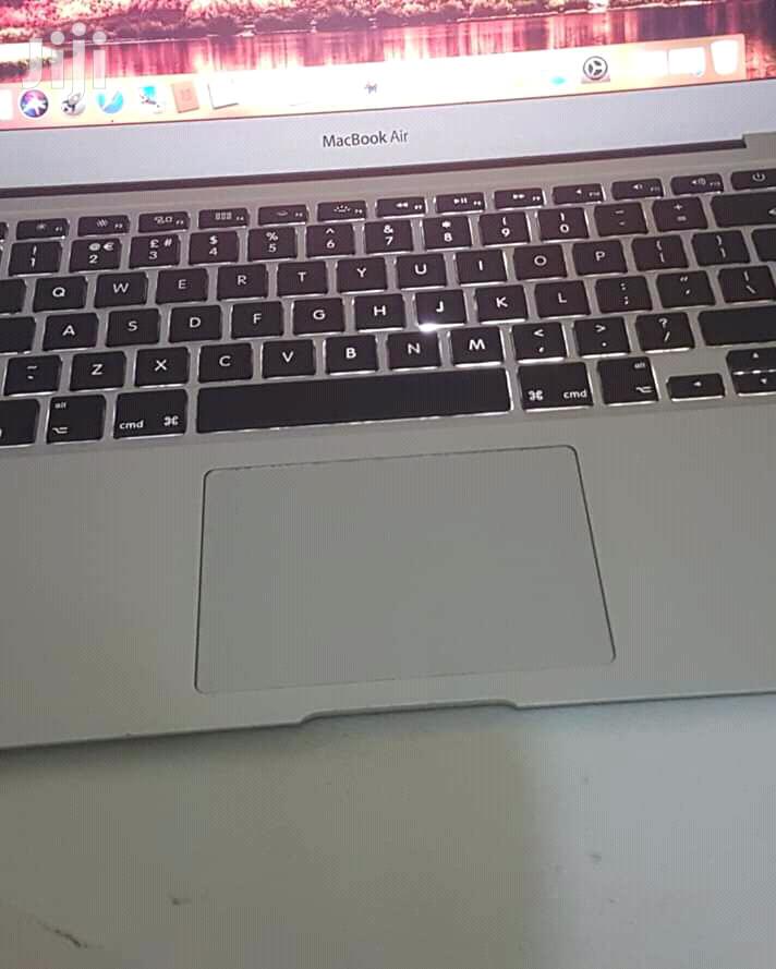 Laptop Apple MacBook Air 13.3" 256GB SSD 4GB RAM
