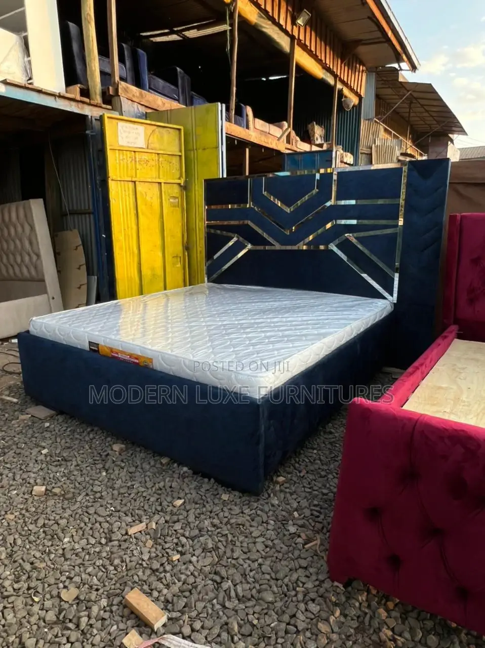 Bed/Mirrored Bed