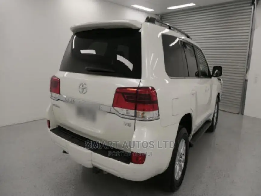 Toyota Land Cruiser 2015 White