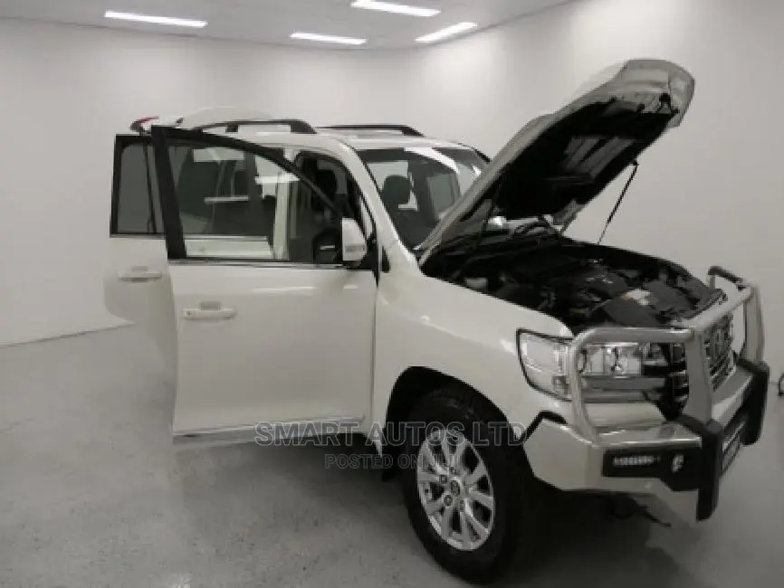 Toyota Land Cruiser 2015 White