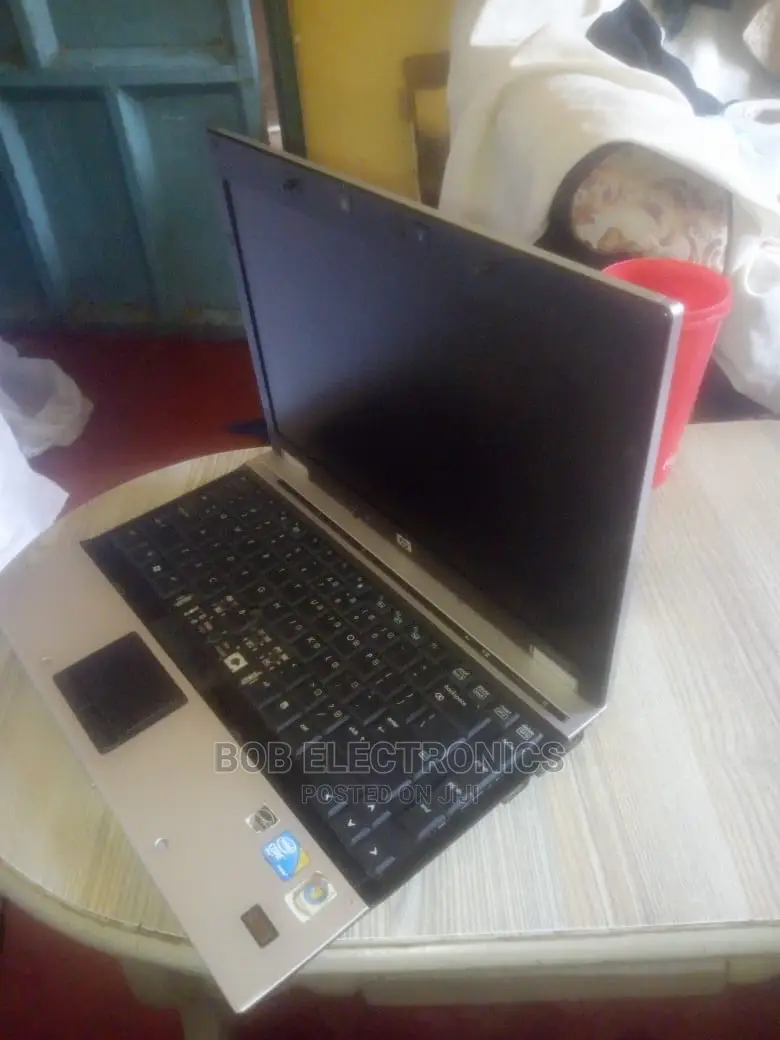 Laptop HP 550 4GB AMD 500GB