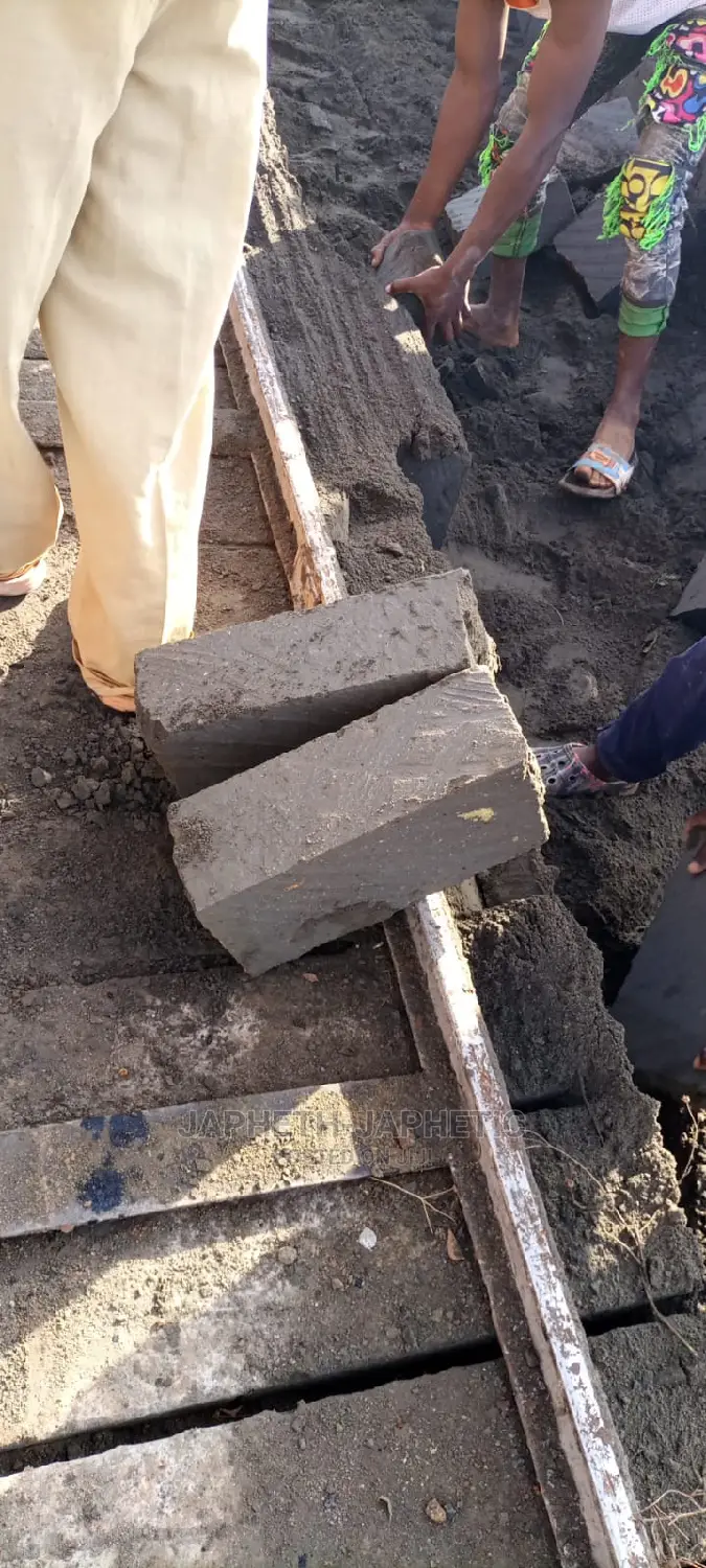 Size 6 Machine Cut Stones,.