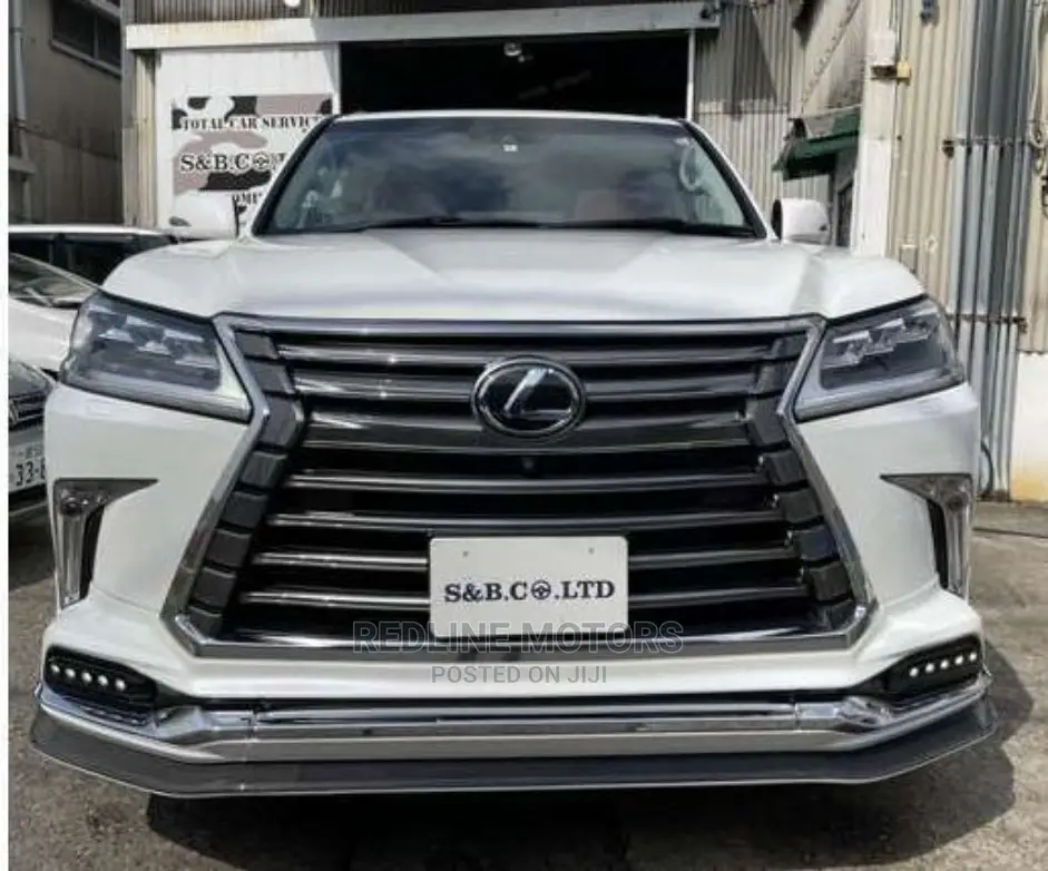 Lexus LX 570 AWD 2016 White