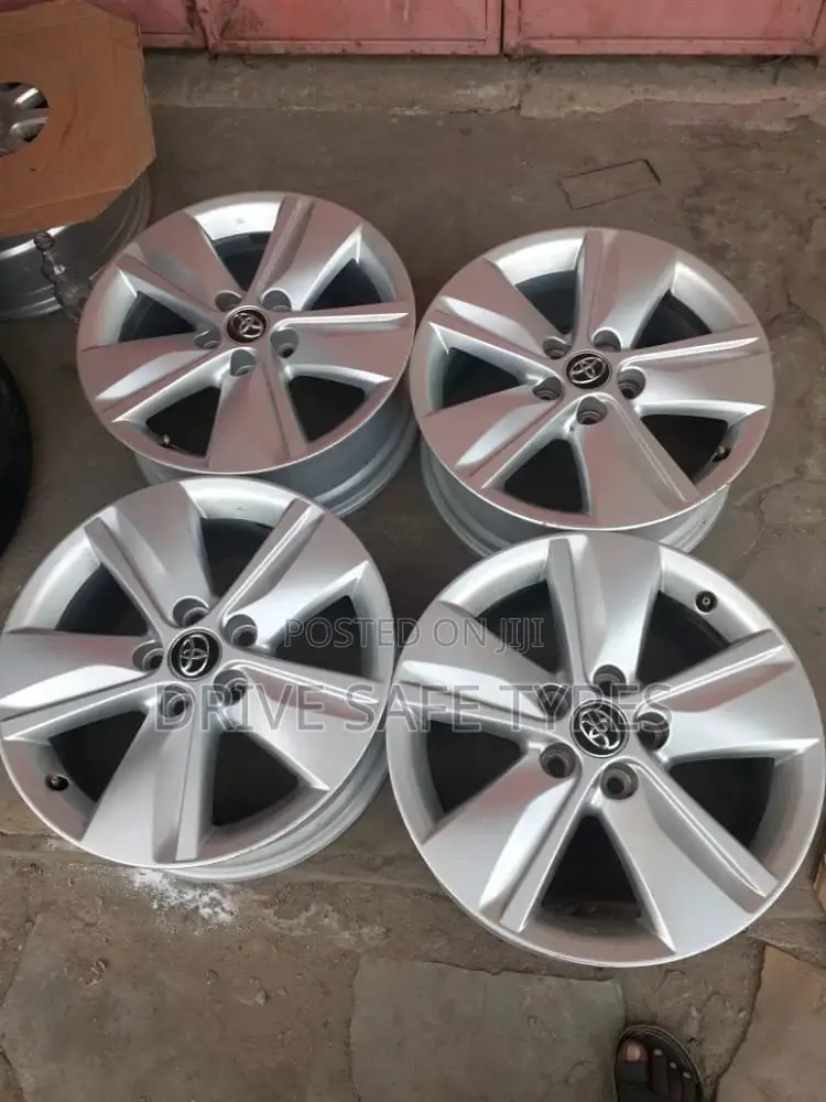 17 Inch Brand New Toyota Hurrier Set (Japan)