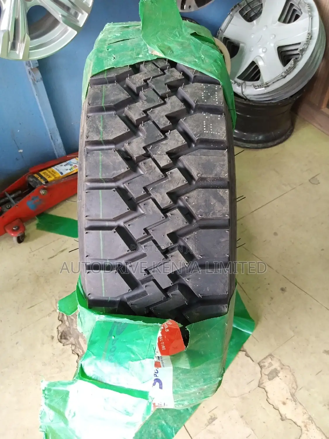 265/70r19.5 Sportrak Lug