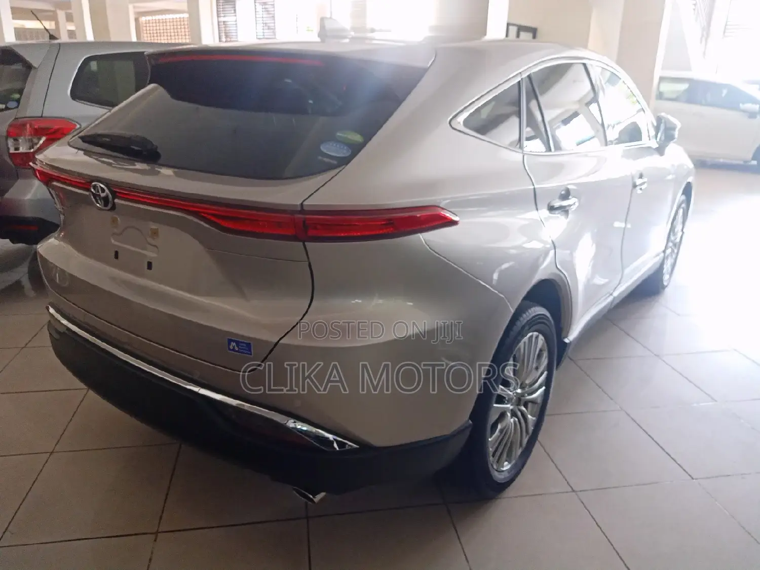 Toyota Harrier 2.0 4WD 2020 Gray