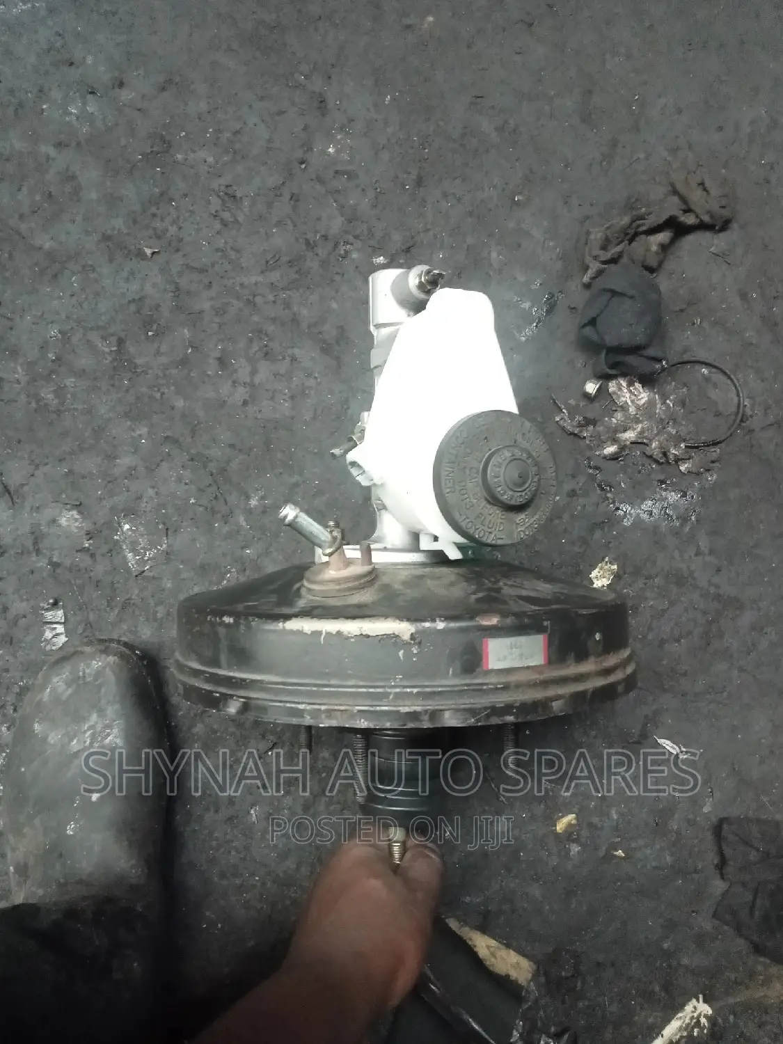 Brake Booster Complete With Master Cylinder Toyota 100 102