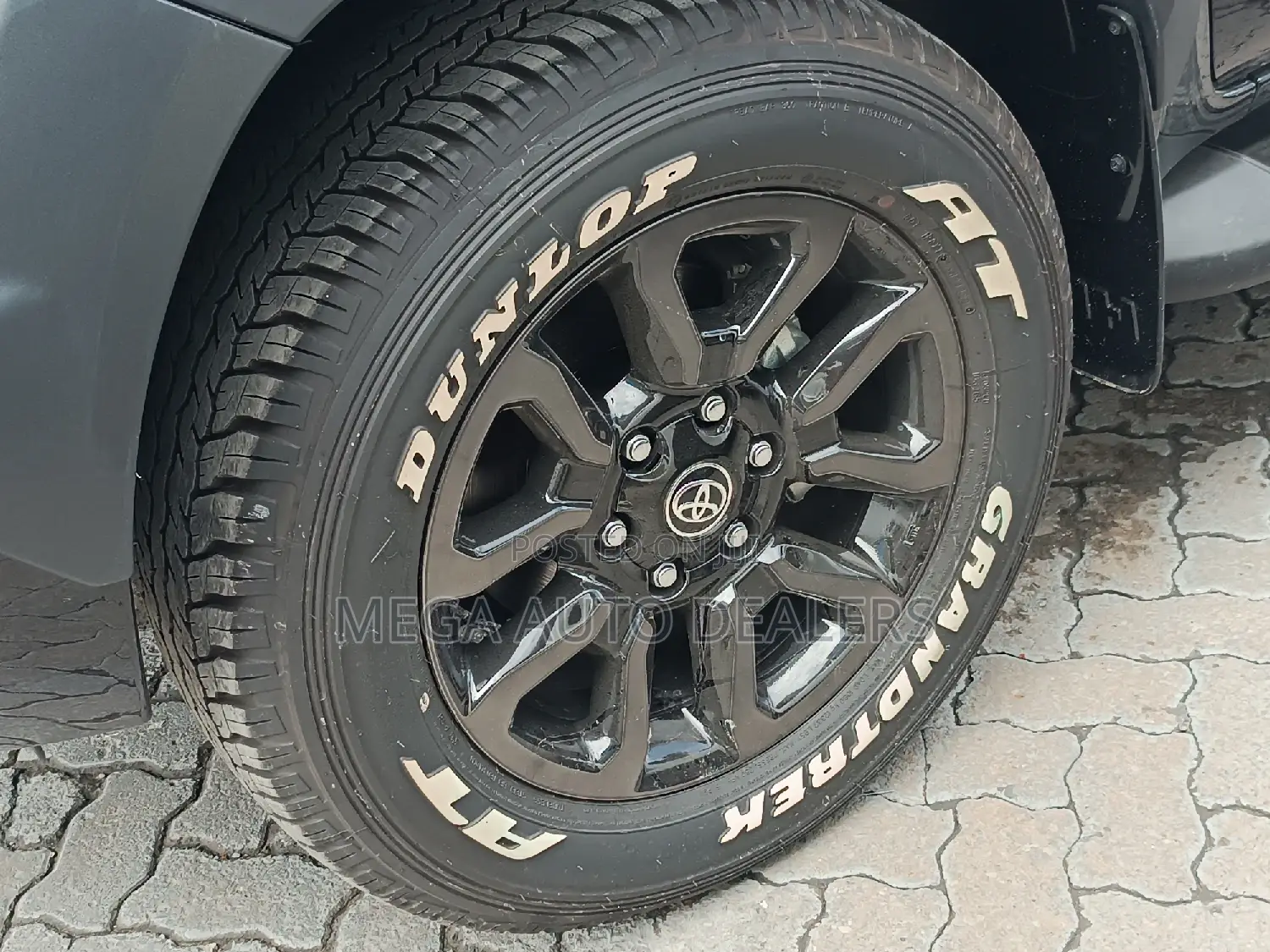 New Toyota Hilux 2021 Black
