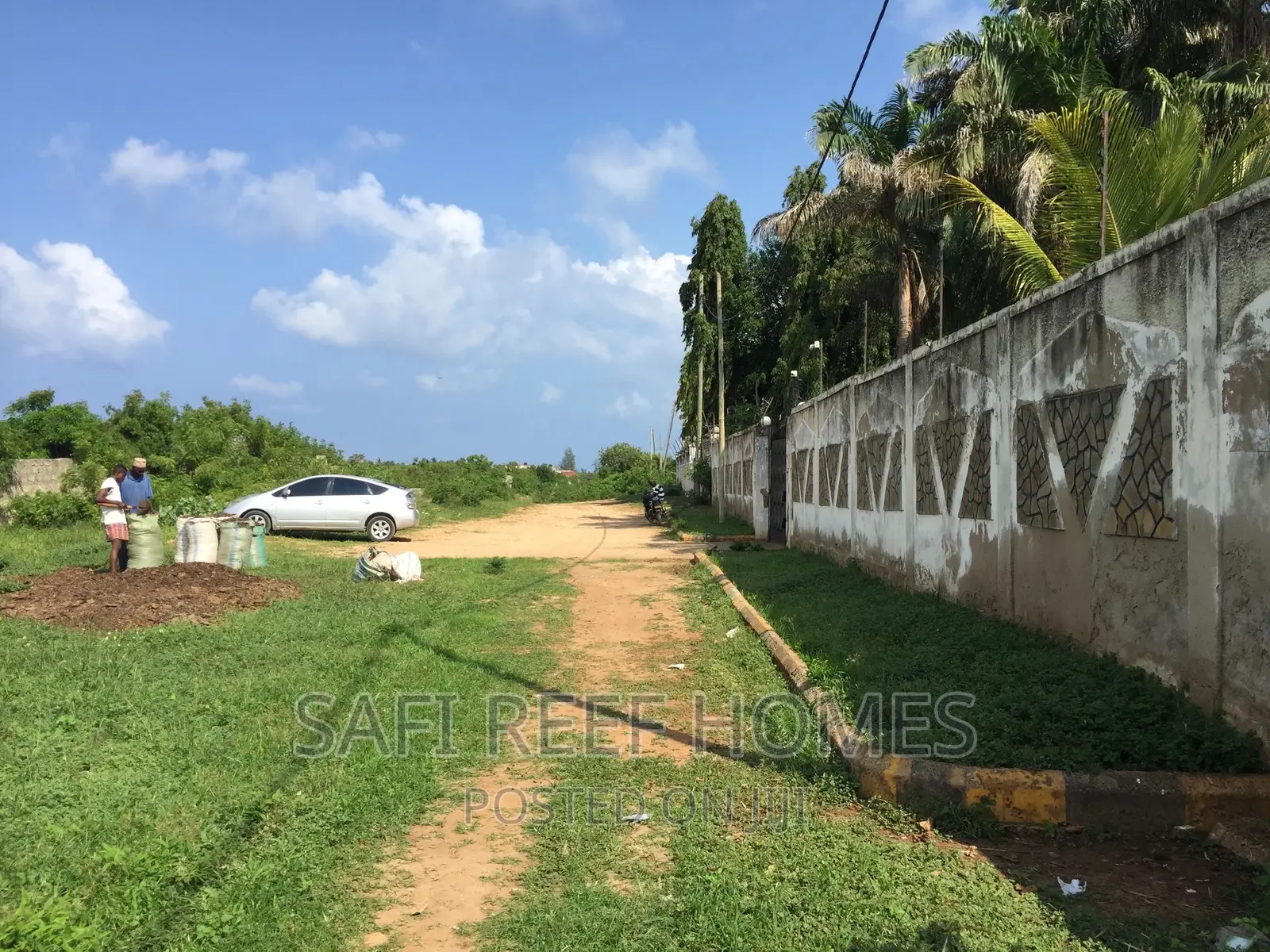 1/2 Acre for Sale in Beachroad Village Estate in Nyali