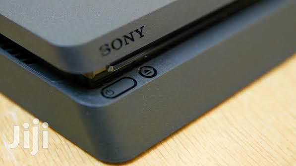 PS4 Slim With Pad