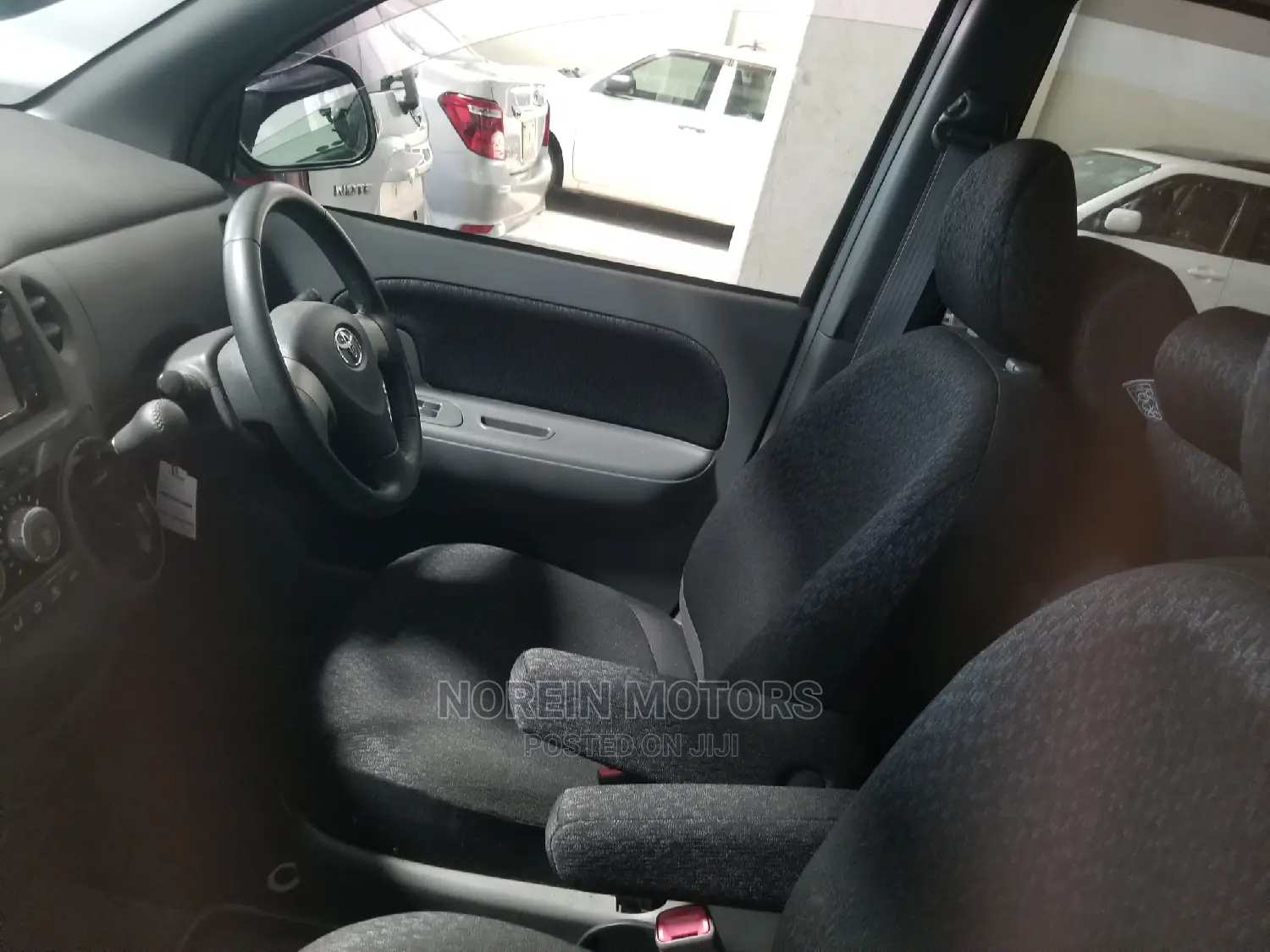 Toyota Sienta 1.5 AWD 2014 Purple