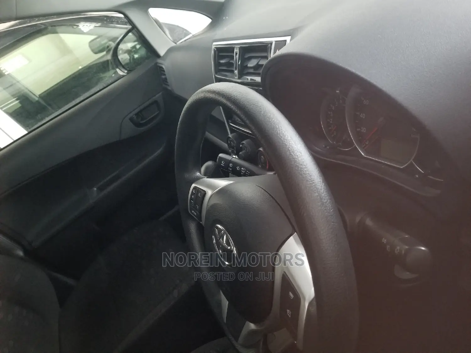 Toyota Sienta 1.5 AWD 2014 Purple