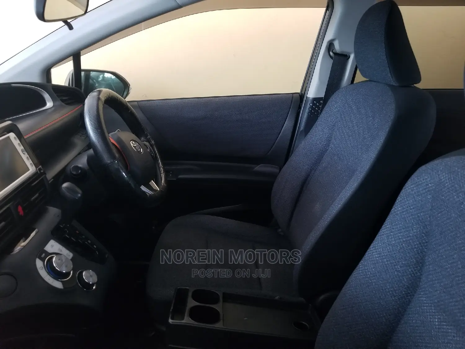 Toyota Sienta 1.5 Hybrid FWD (6-Seater) 2015 Black