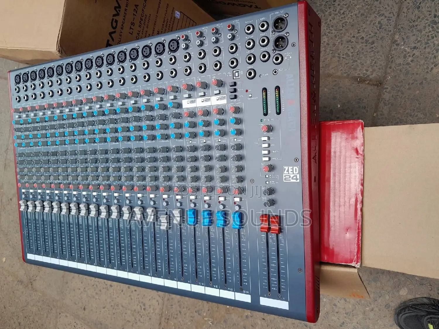 Ellen Heath Plain Mixer 24 Channels