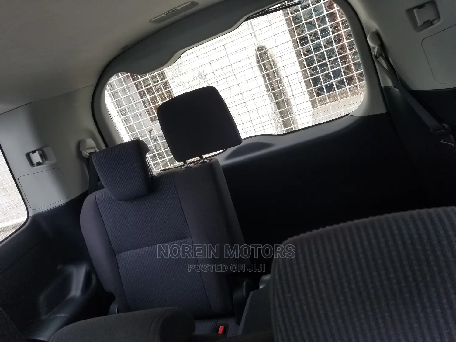 Toyota Noah 2.0 AWD (8 Seater) 2015 Gray