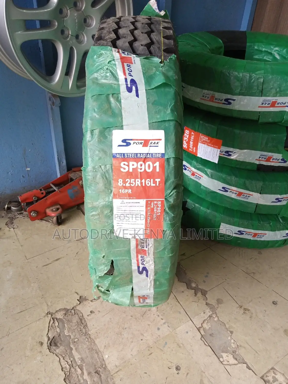 8.25R16 Sportrak Tire