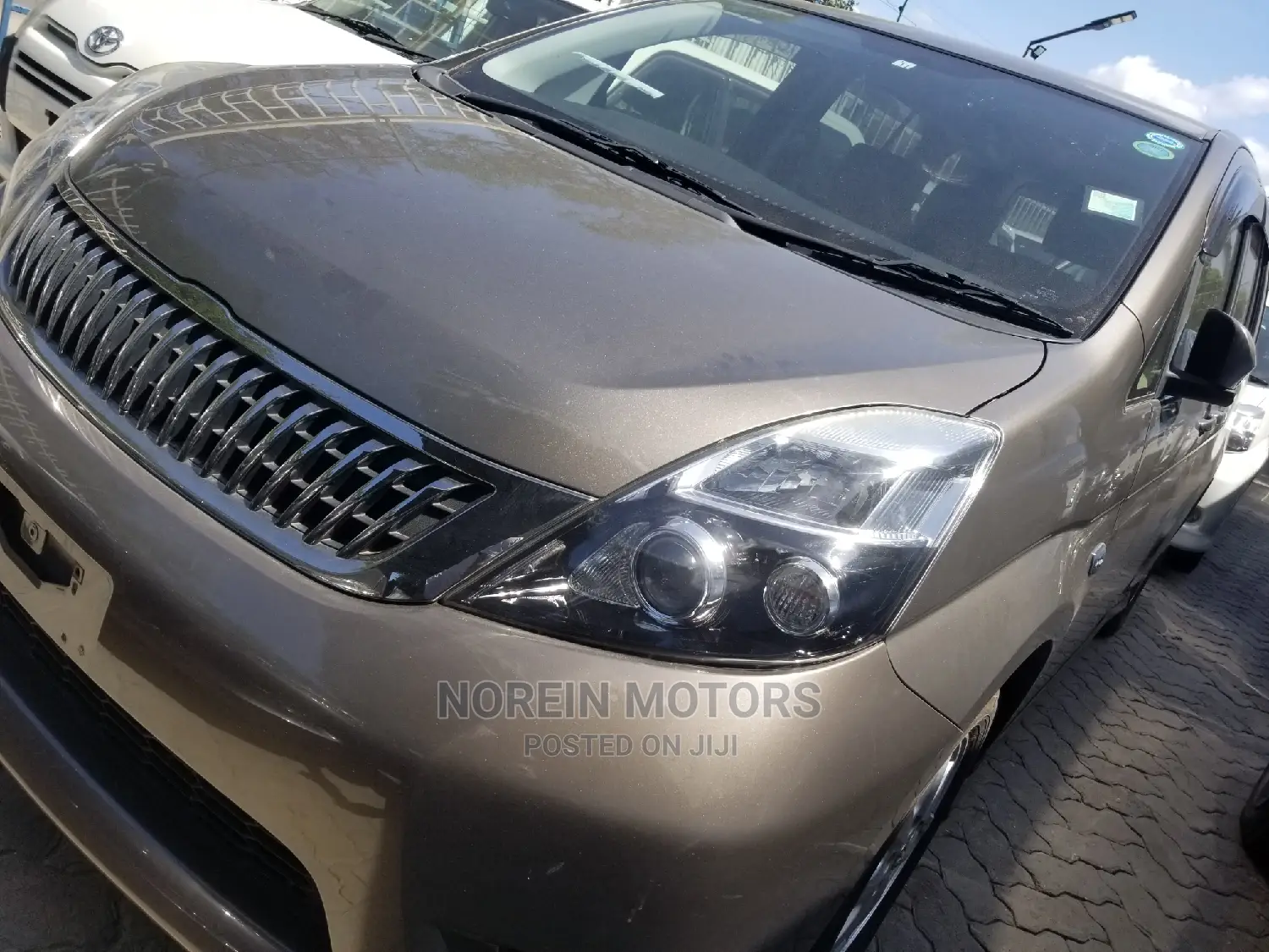 Toyota ISIS 1.8 Platana 2WD 2015 Gray