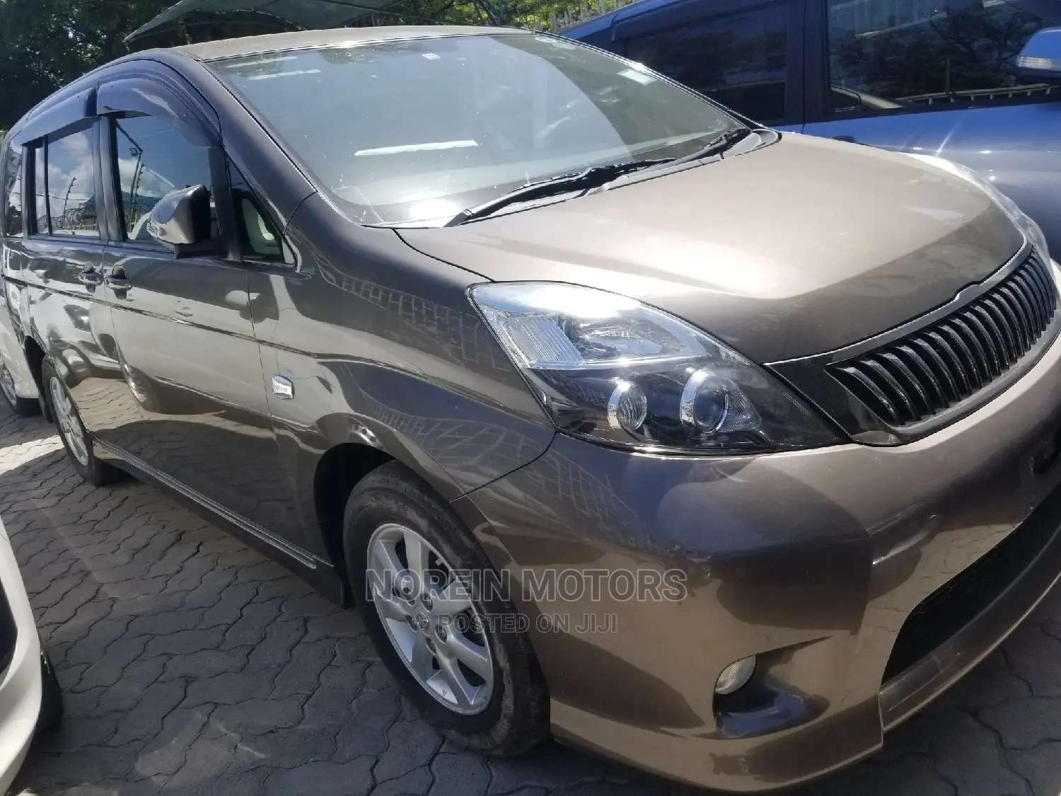 Toyota ISIS 1.8 Platana 2WD 2015 Gray