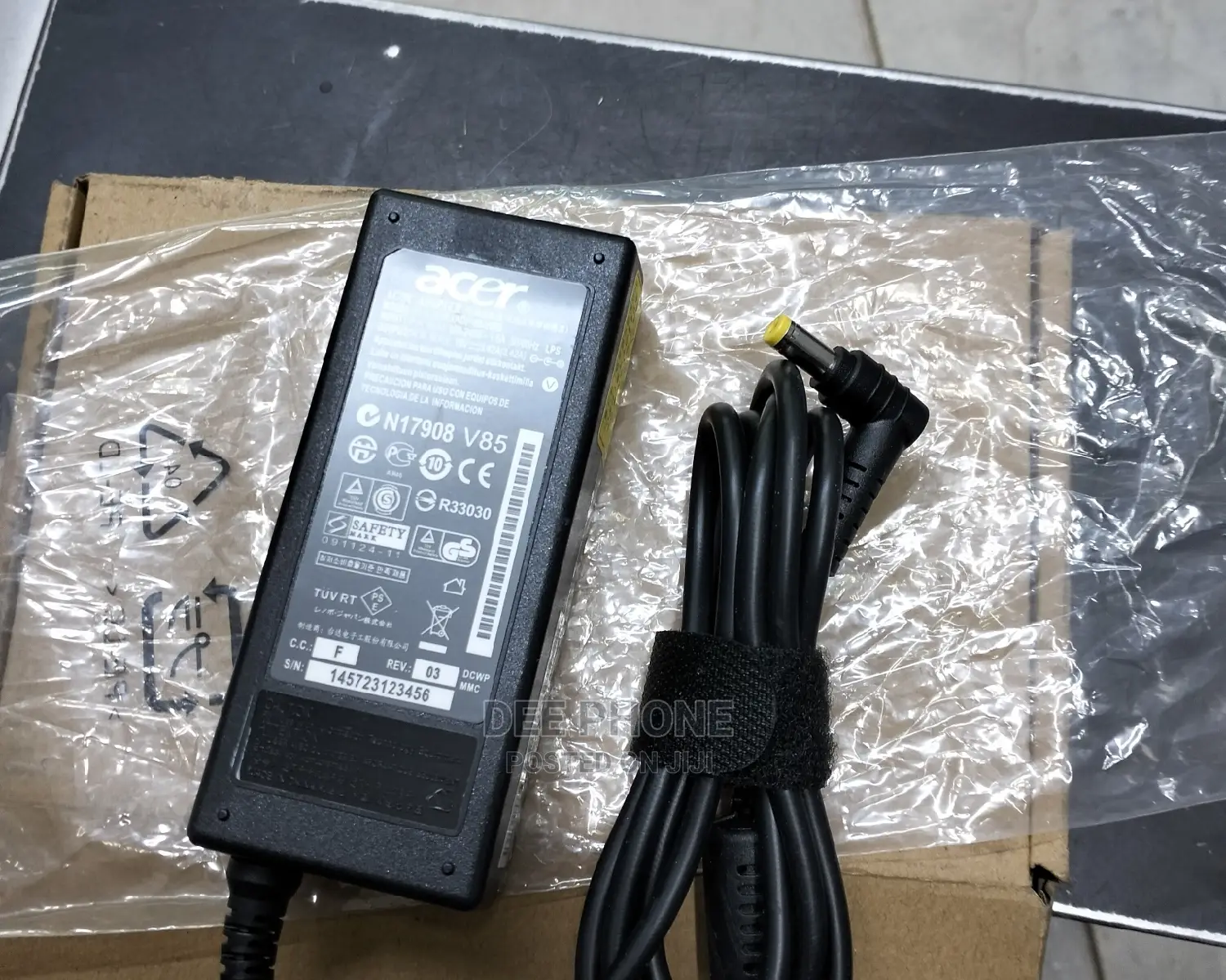 Accer 19 v Laptop Charger