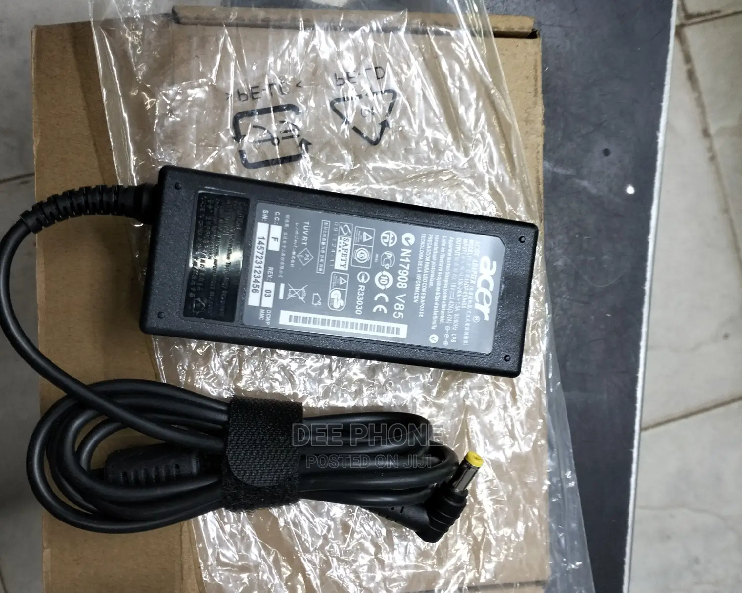 Accer 19 v Laptop Charger