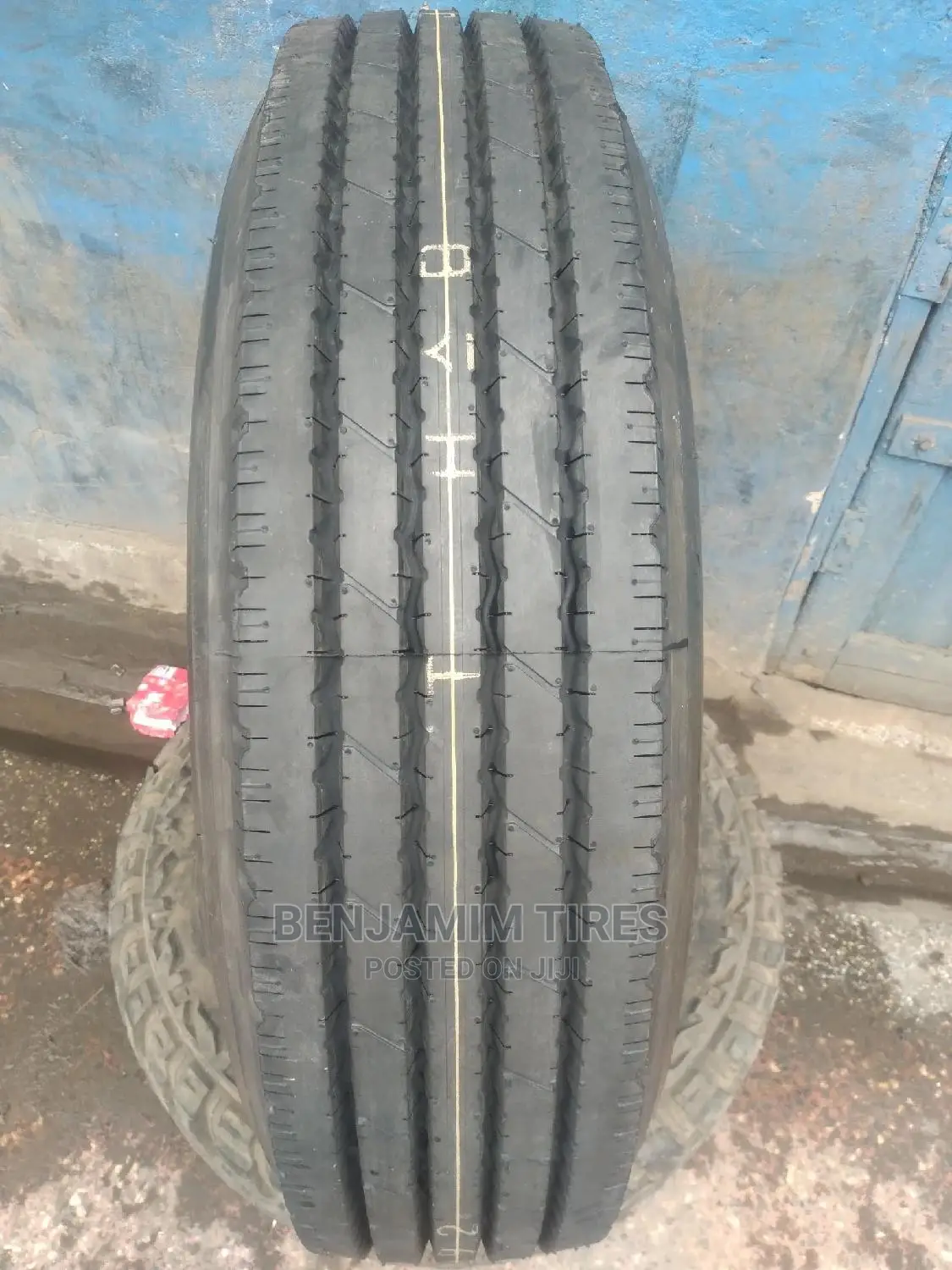 Dunlop Tyres Sizes 10R17.5 Tubeles Made in Japan.