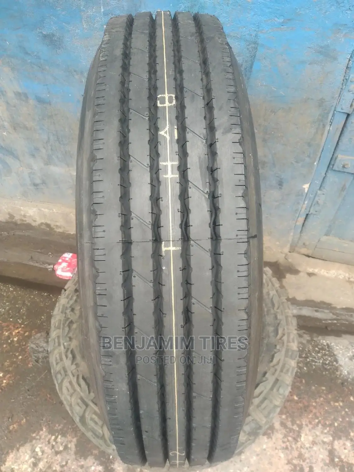 Dunlop Tyres Sizes 10R17.5 Tubeles Made in Japan.