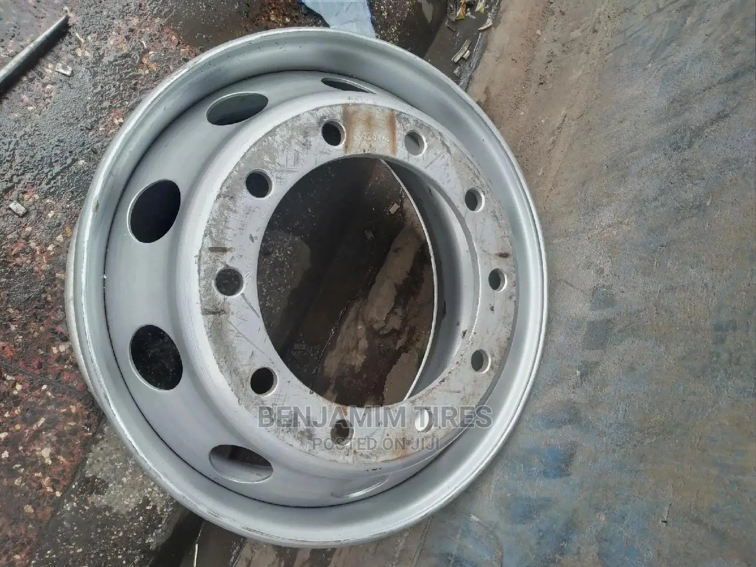 Rims Sizes 22.5 For Trucks Tubeles  1o Holes