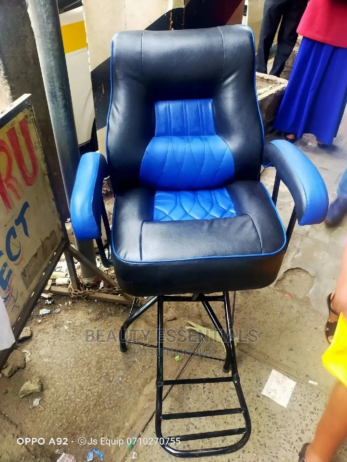 Simple Local Barber Seat