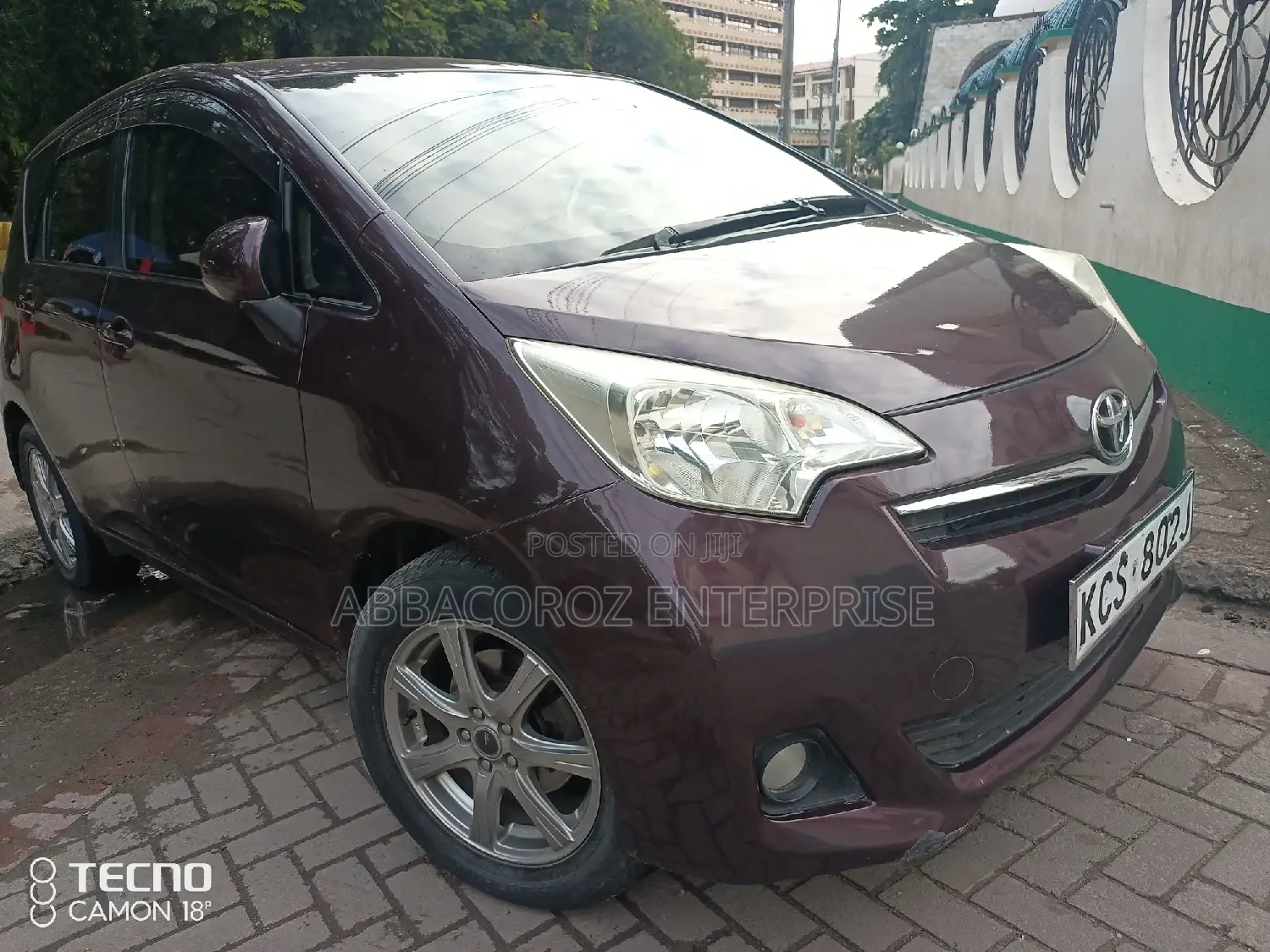 Toyota Ractis 1.3 FWD 2011 Purple