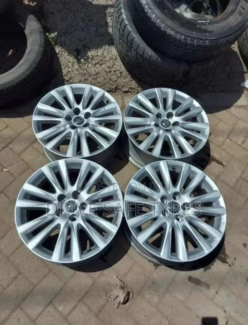 17 Inch Toyota Hurrier Rims Set (Japan)