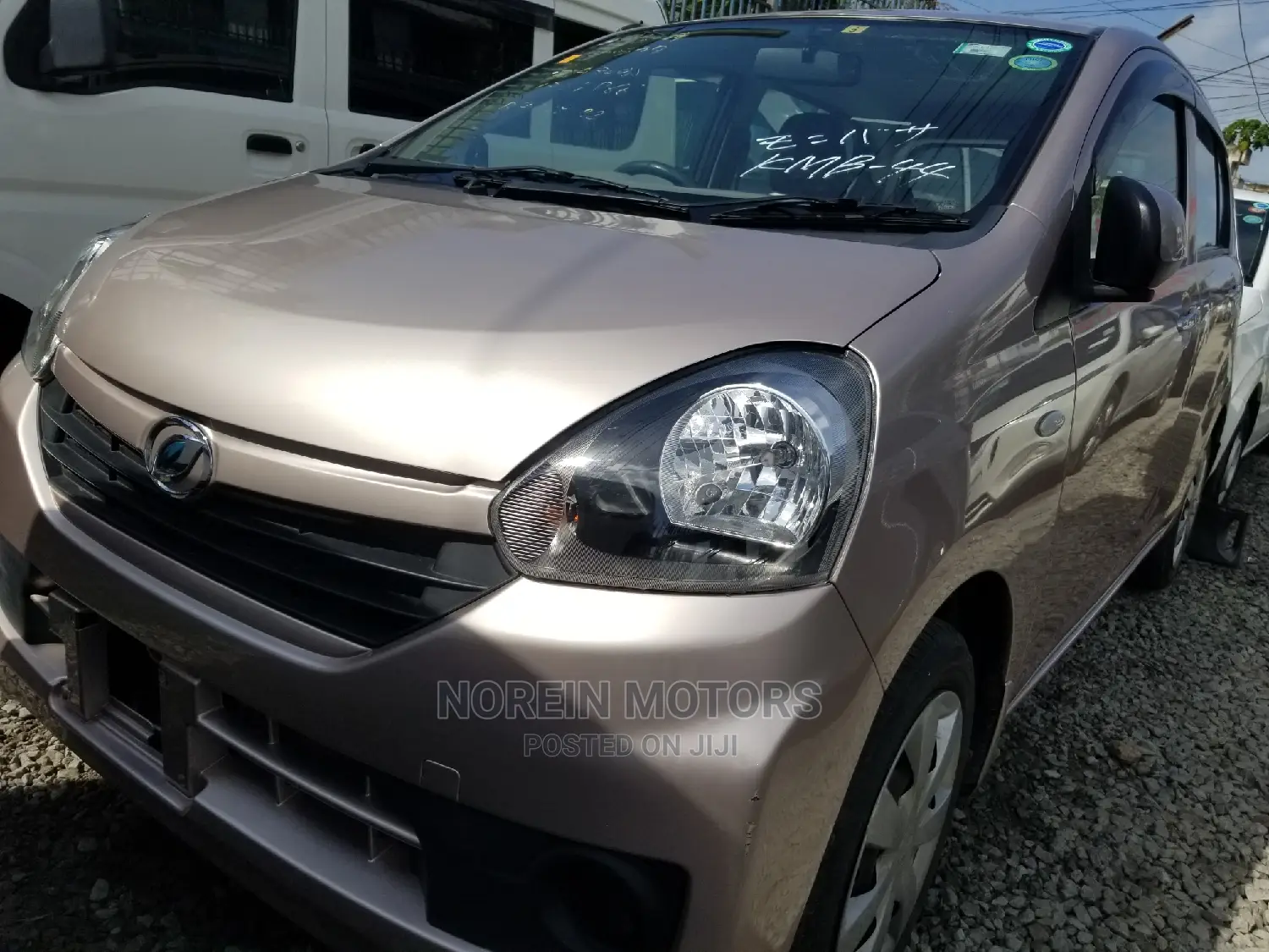 Daihatsu Mira 2014 Pink