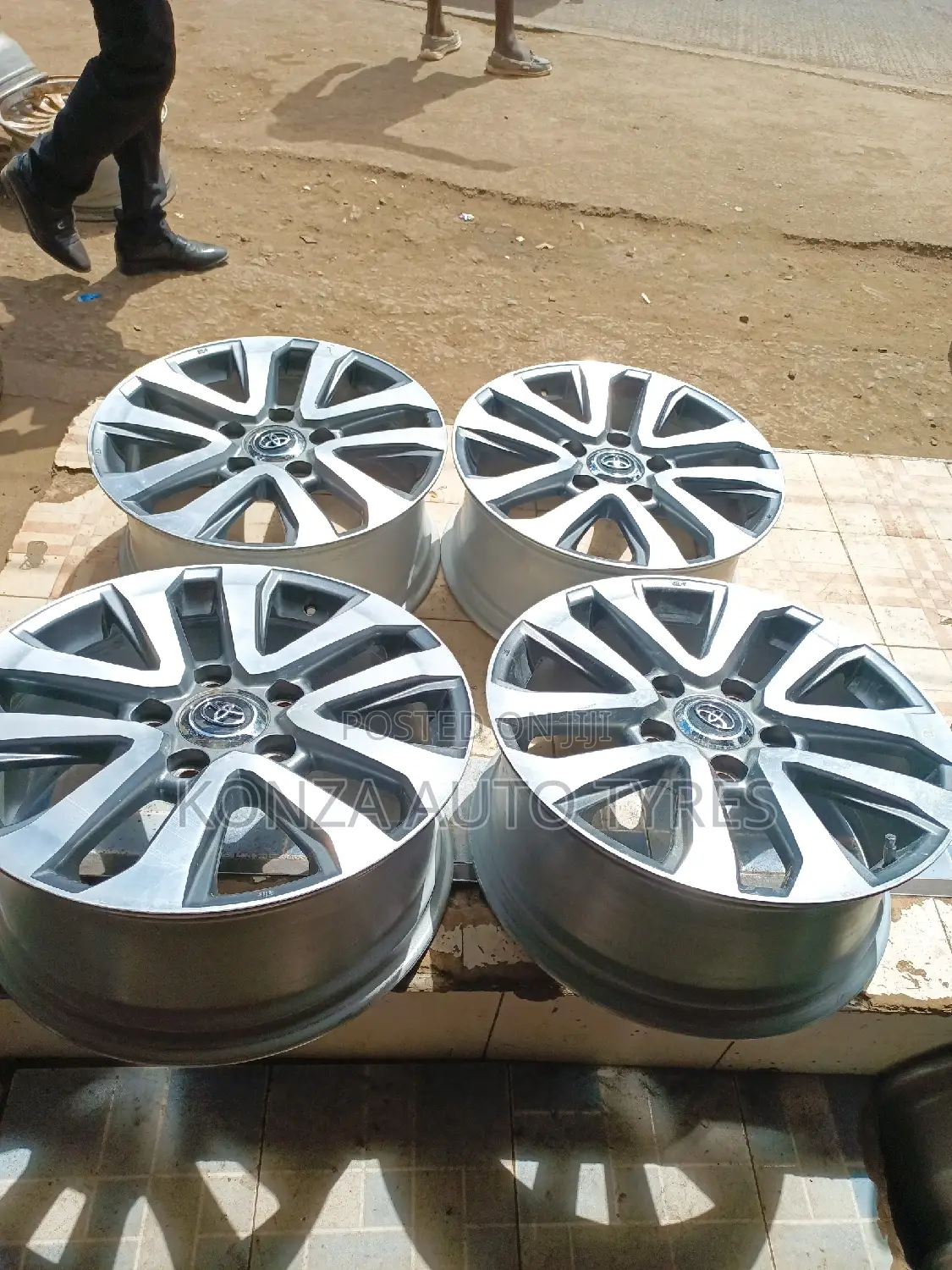 Landcruss V8 Sport Rims Size 20