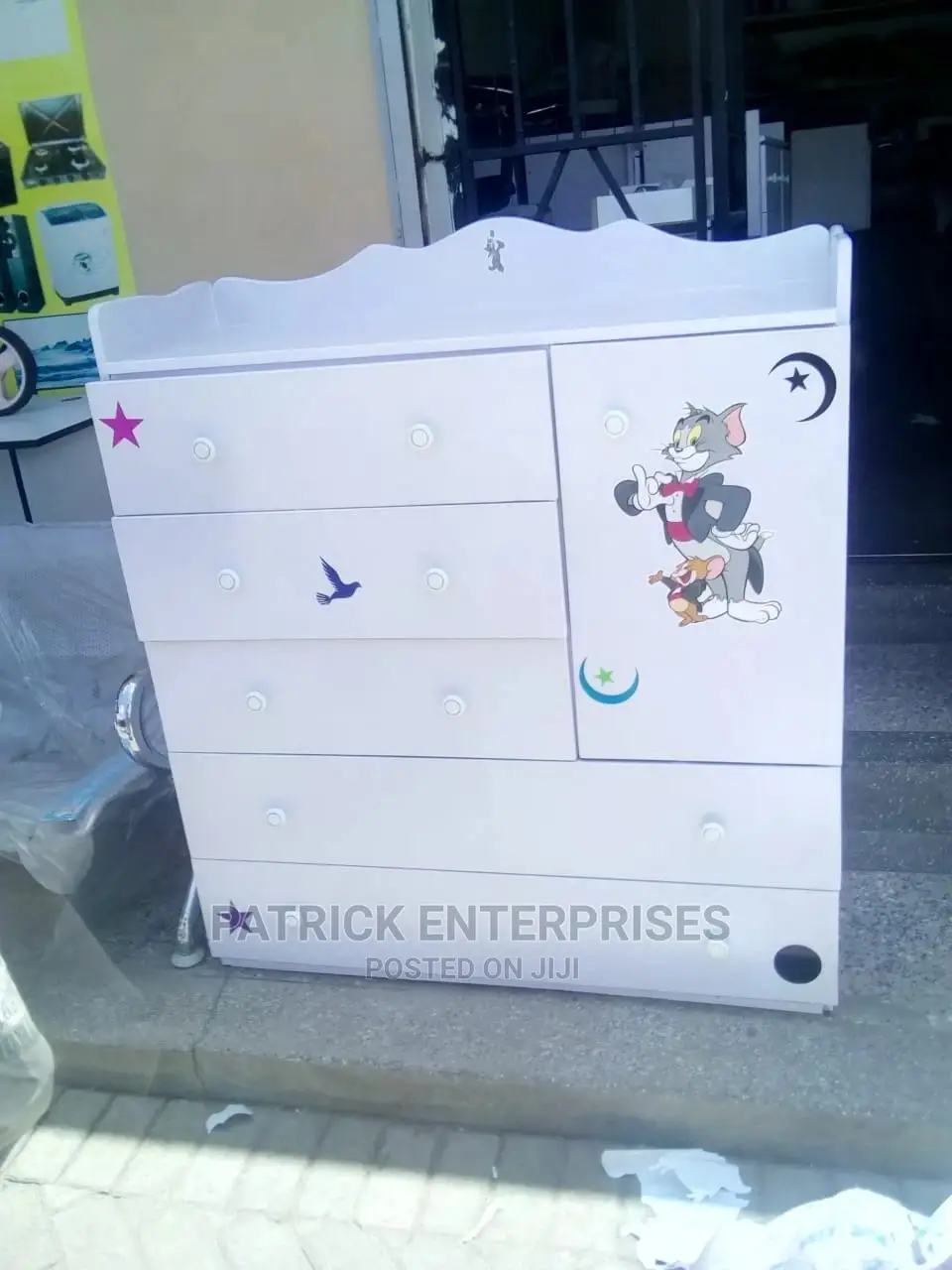 Morden Chest of Drawers