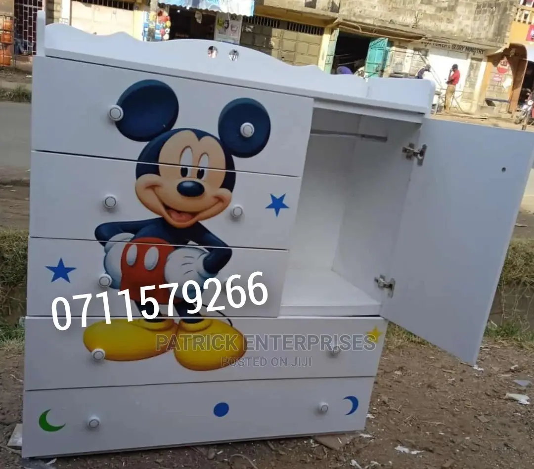 Morden Chest of Drawers