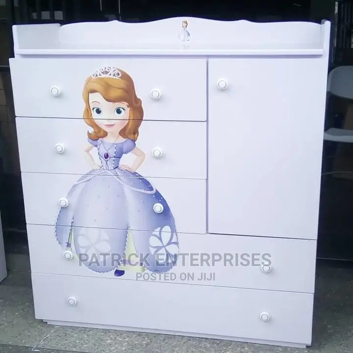 Morden Chest of Drawers