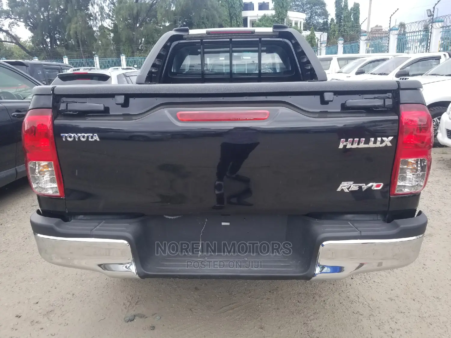 Toyota Hilux SR5 4x4 2015 Black