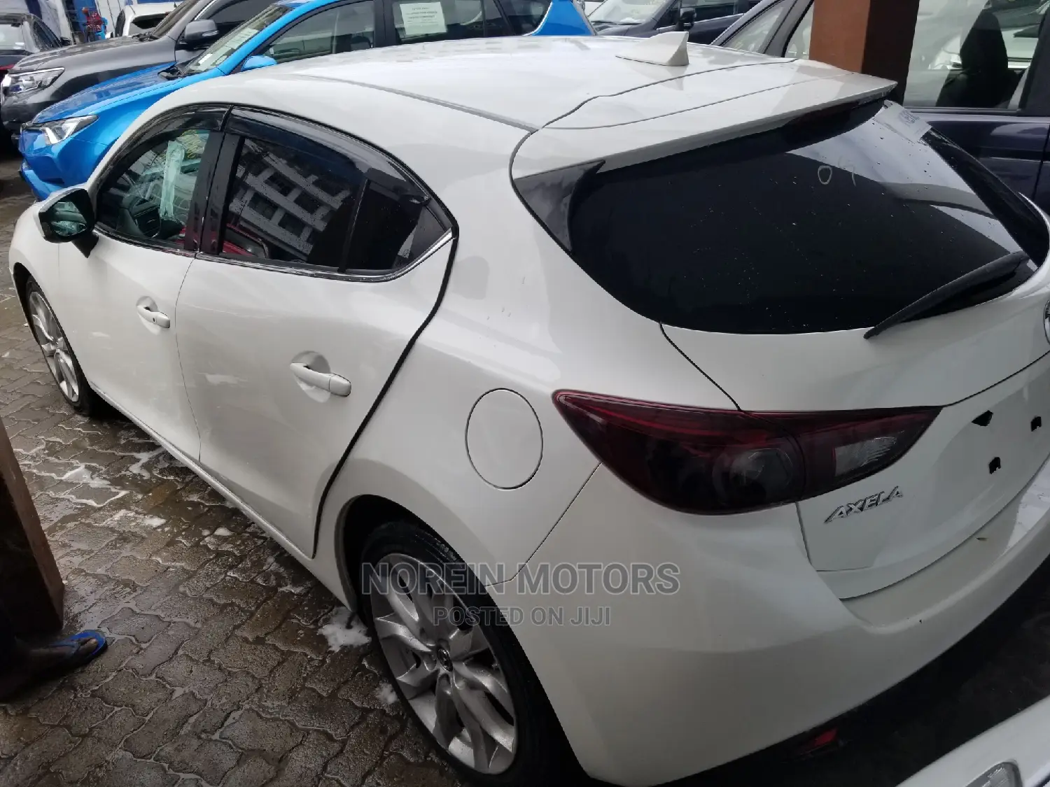 Mazda Axela SV Premium 2014 White