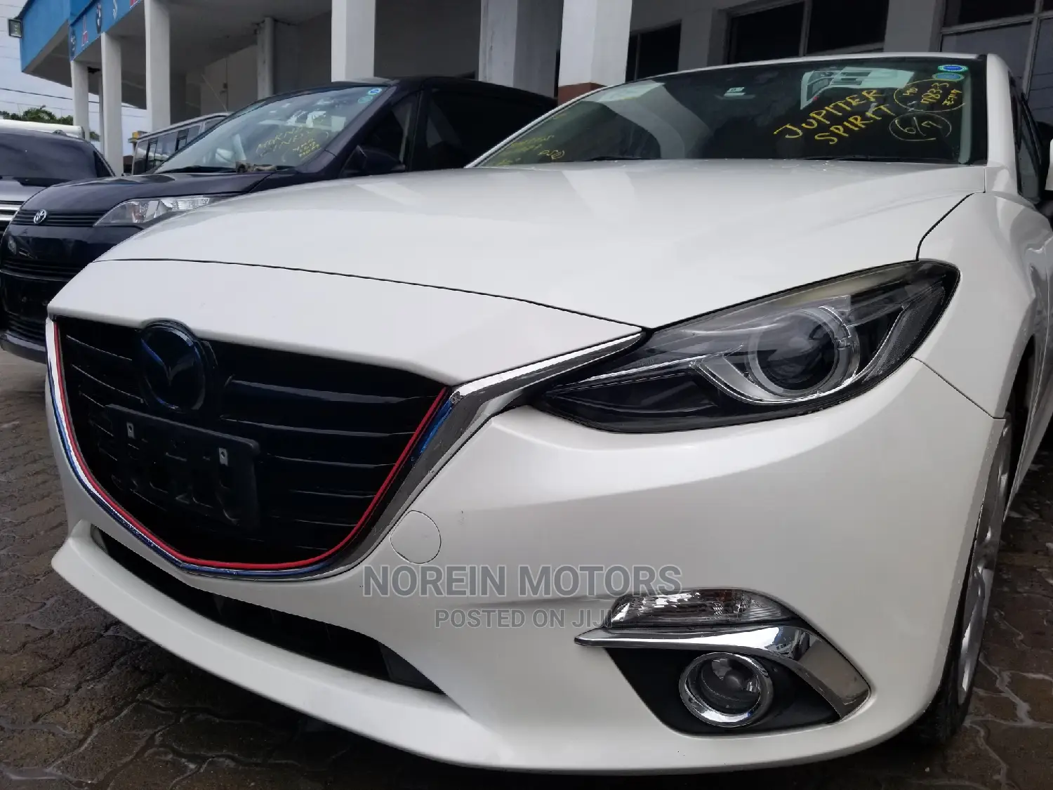 Mazda Axela SV Premium 2014 White