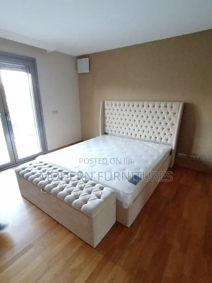 6/6 Tufted Bed With Ottonman