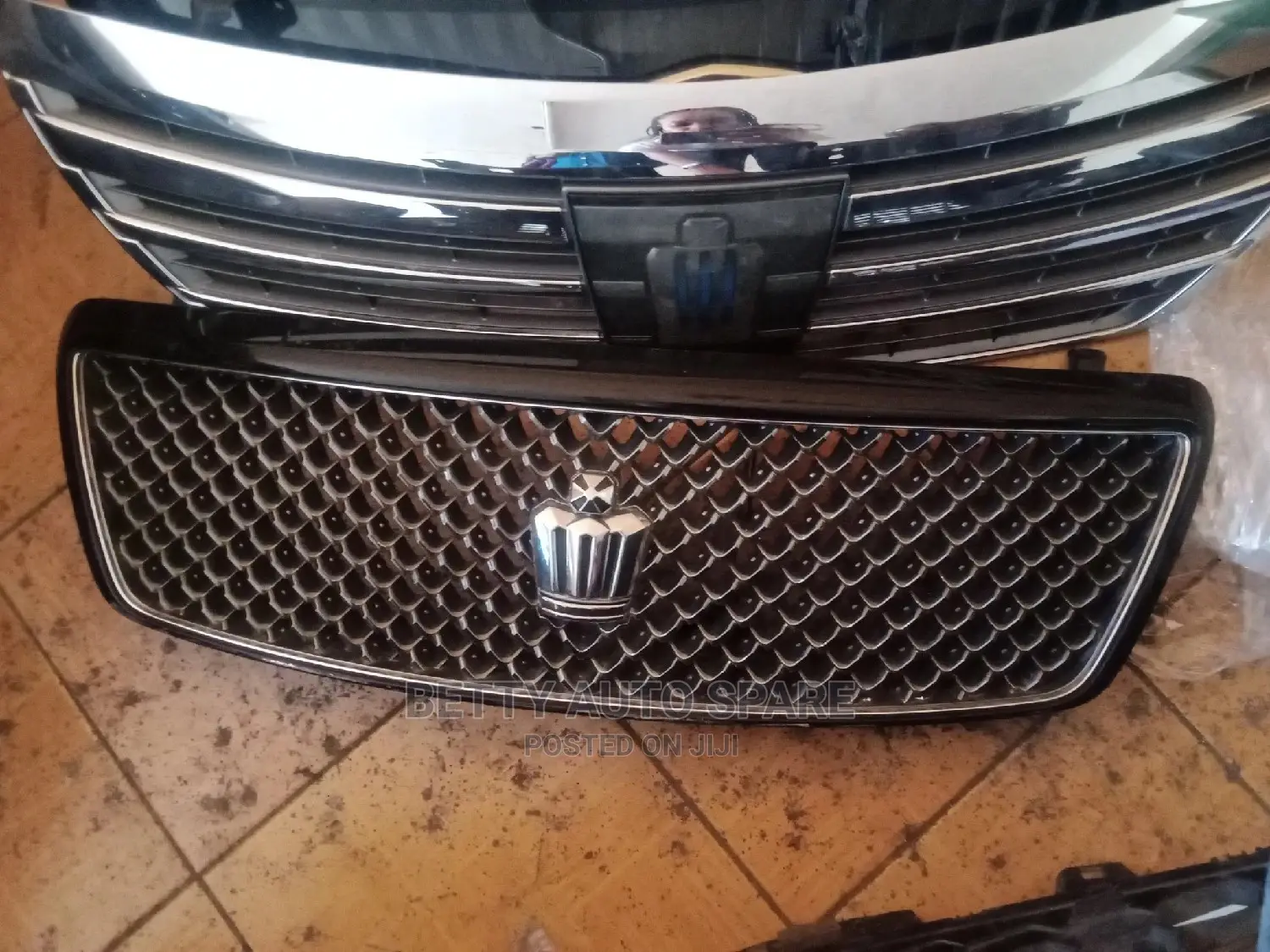 Grill Toyota Crown 2005