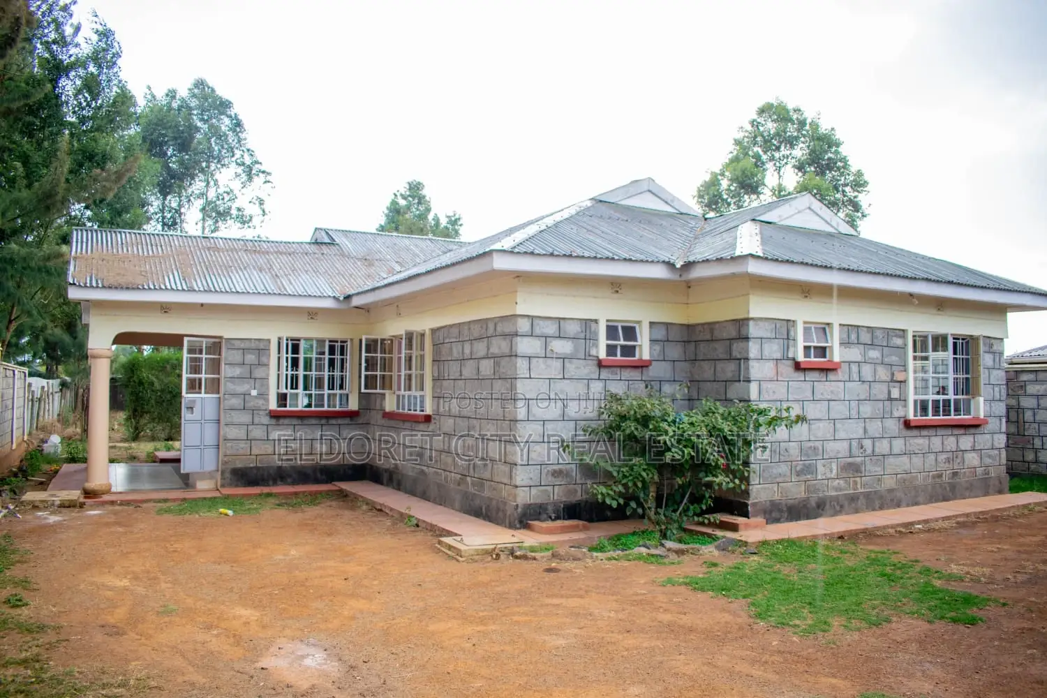 3bdrm Bungalow in Blossom, Eldoret CBD for Sale