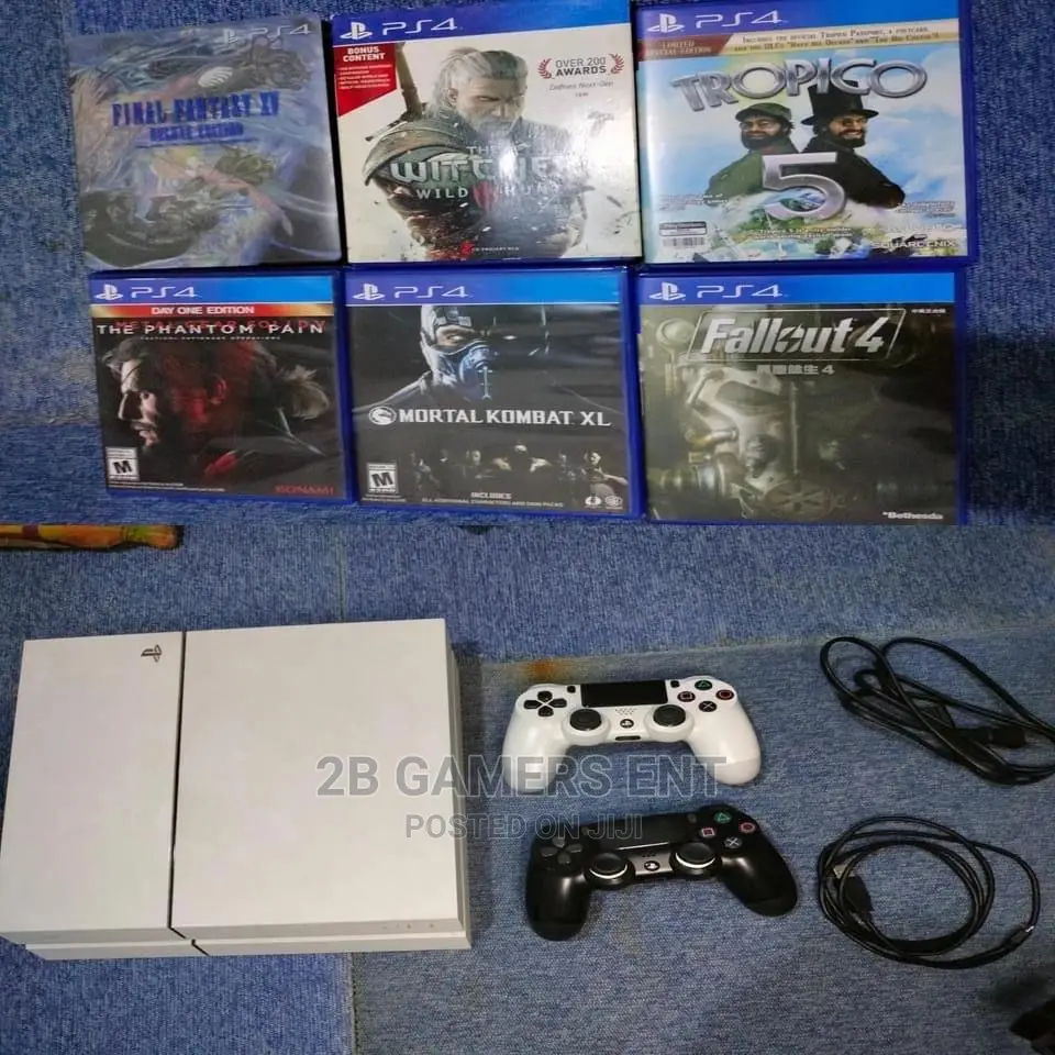 Play Station 4 White, Clean , Open Box
