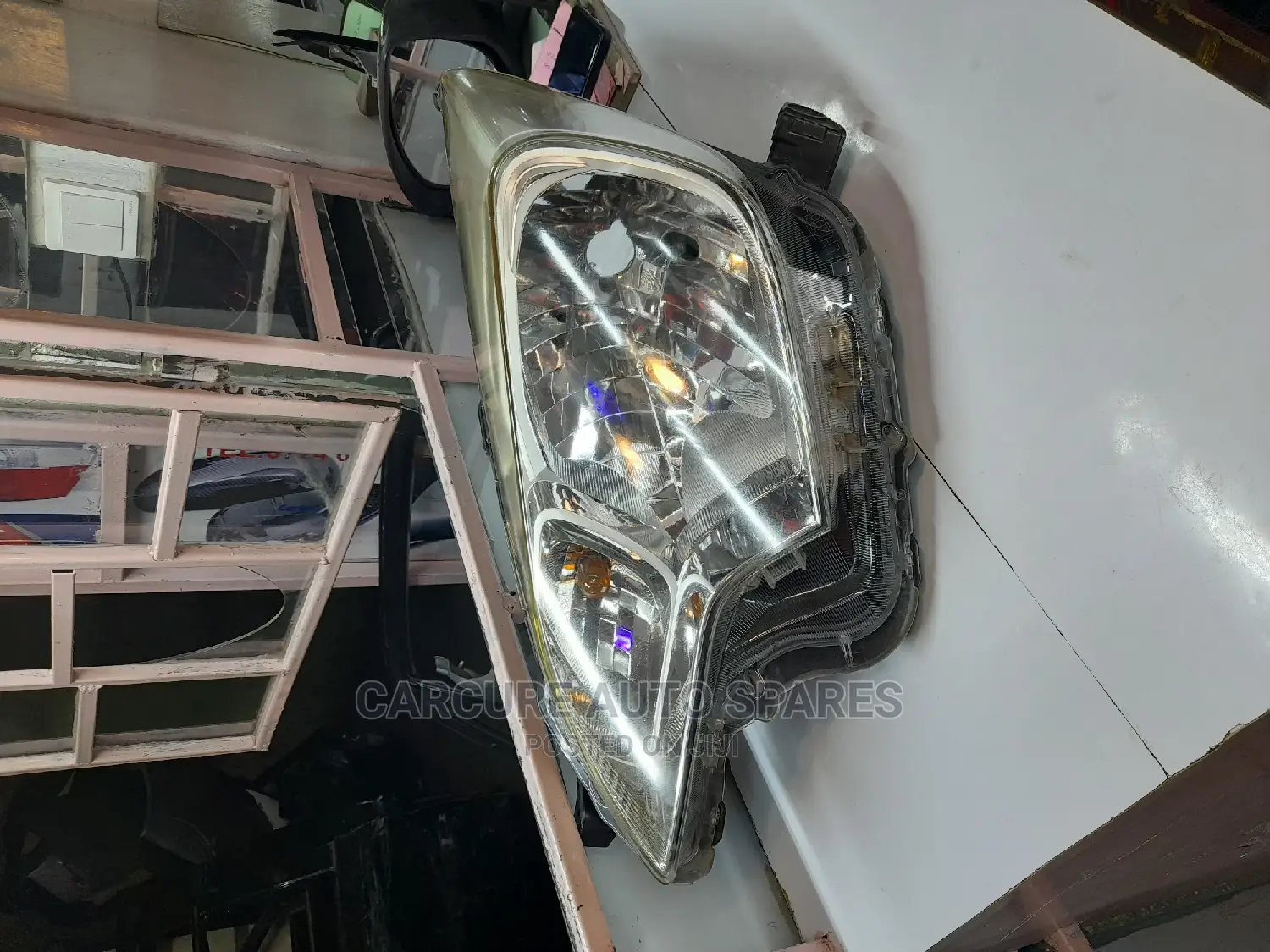 Toyota Ractis 2012-2014 Headlight