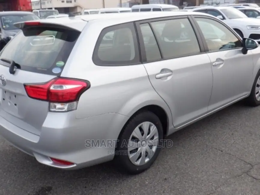 Toyota Corolla Fielder 2017 Silver