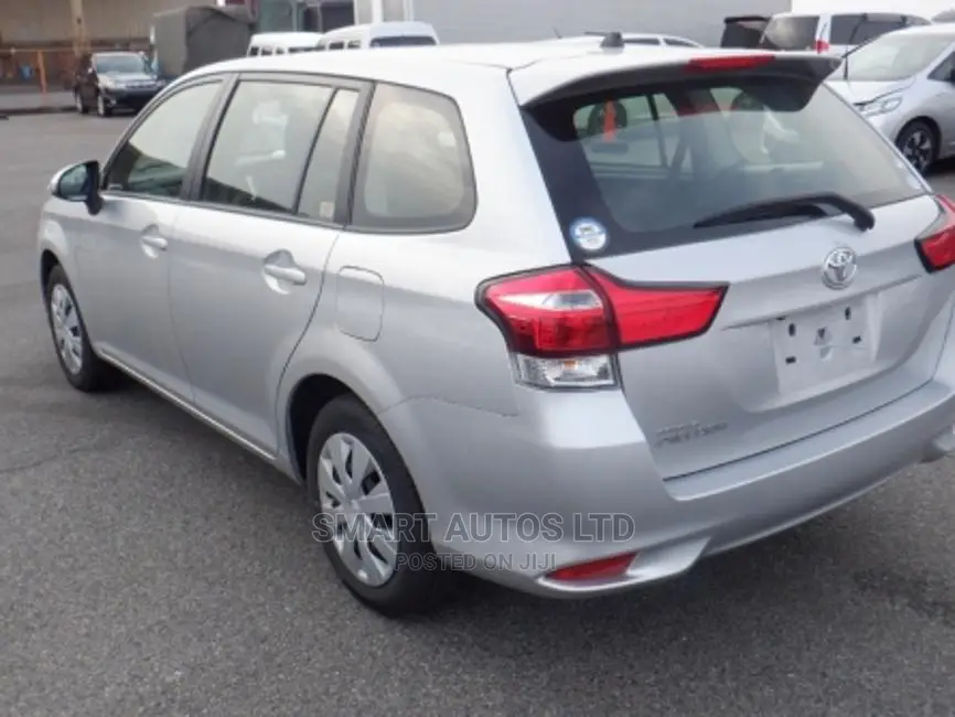 Toyota Corolla Fielder 2017 Silver