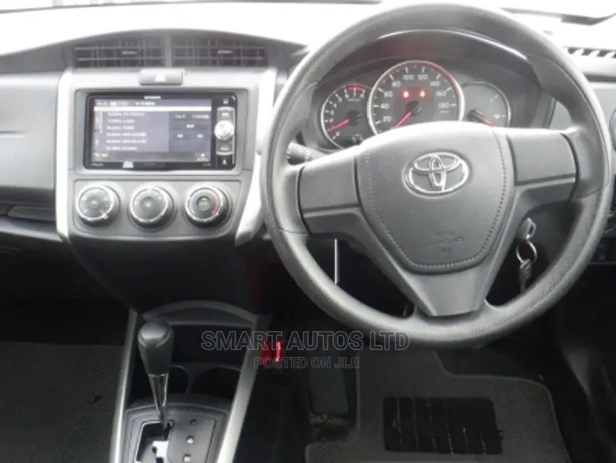 Toyota Corolla Fielder 2017 Silver