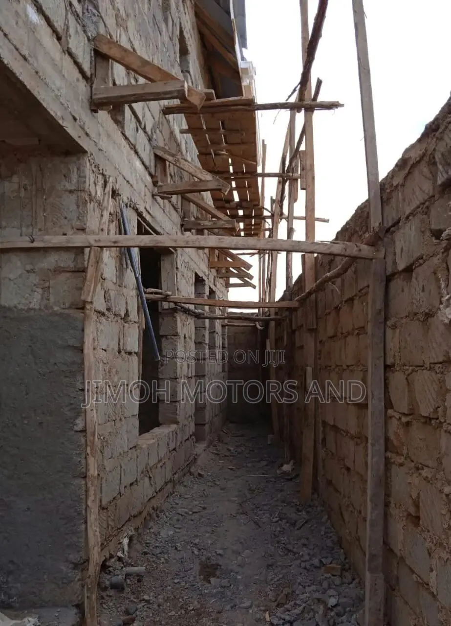 4bdrm Bungalow in Ngoigwa, Parklands/Highridge for Sale