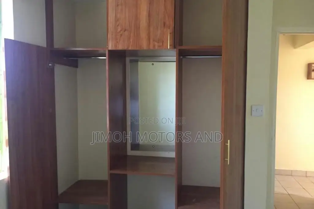 10bdrm House in Wangige, Parklands/Highridge for Sale