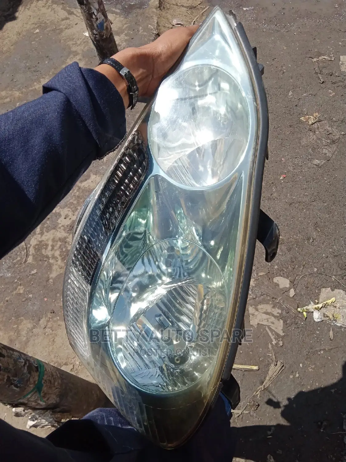 Ipsum 2005 Headlight Xenon