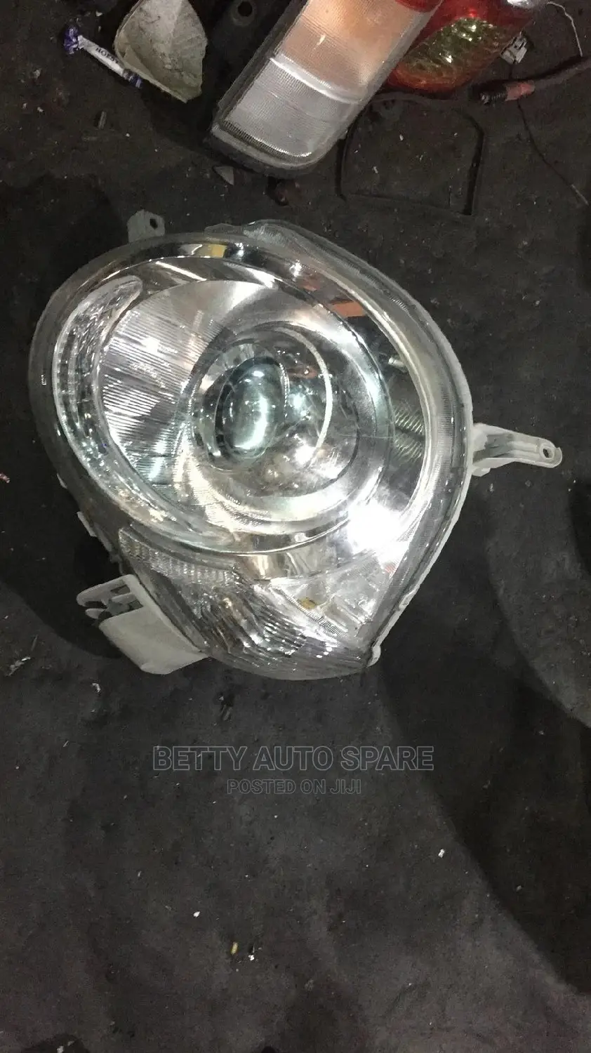 Sienta 2008 Headlight Xenon